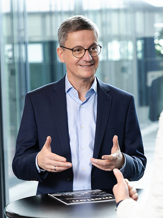 FAULHABER总经理Lutz Braun接受采访的特写肖像