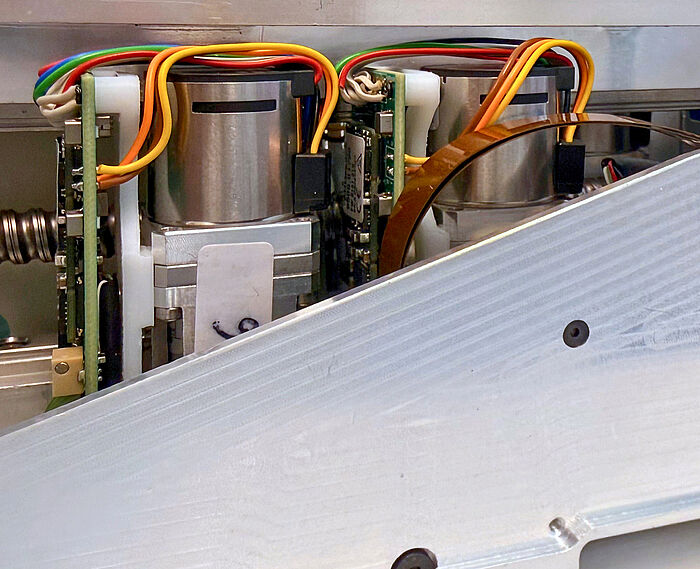 Valuebiotech公司M.I.L.A.N.O.机器人手术平台中FAULHABER驱动单元的特写视图。