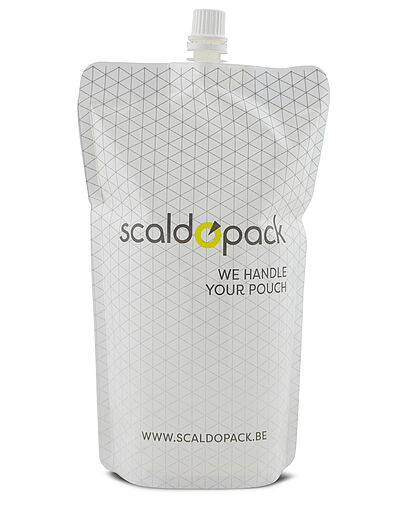 Scaldopack 的预充运动凝胶，装在一个白色袋子里，上面有灰色菱形图案和徽标