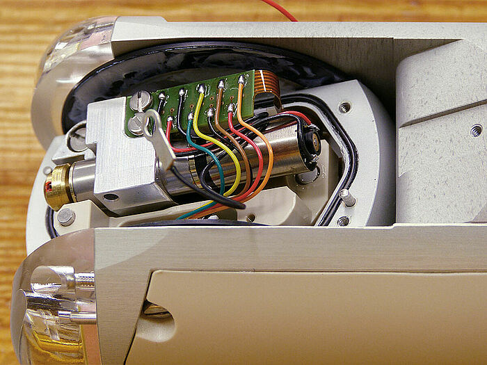 微型驅動器驅動的 ORION 緊湊型攝像頭中的直流電機