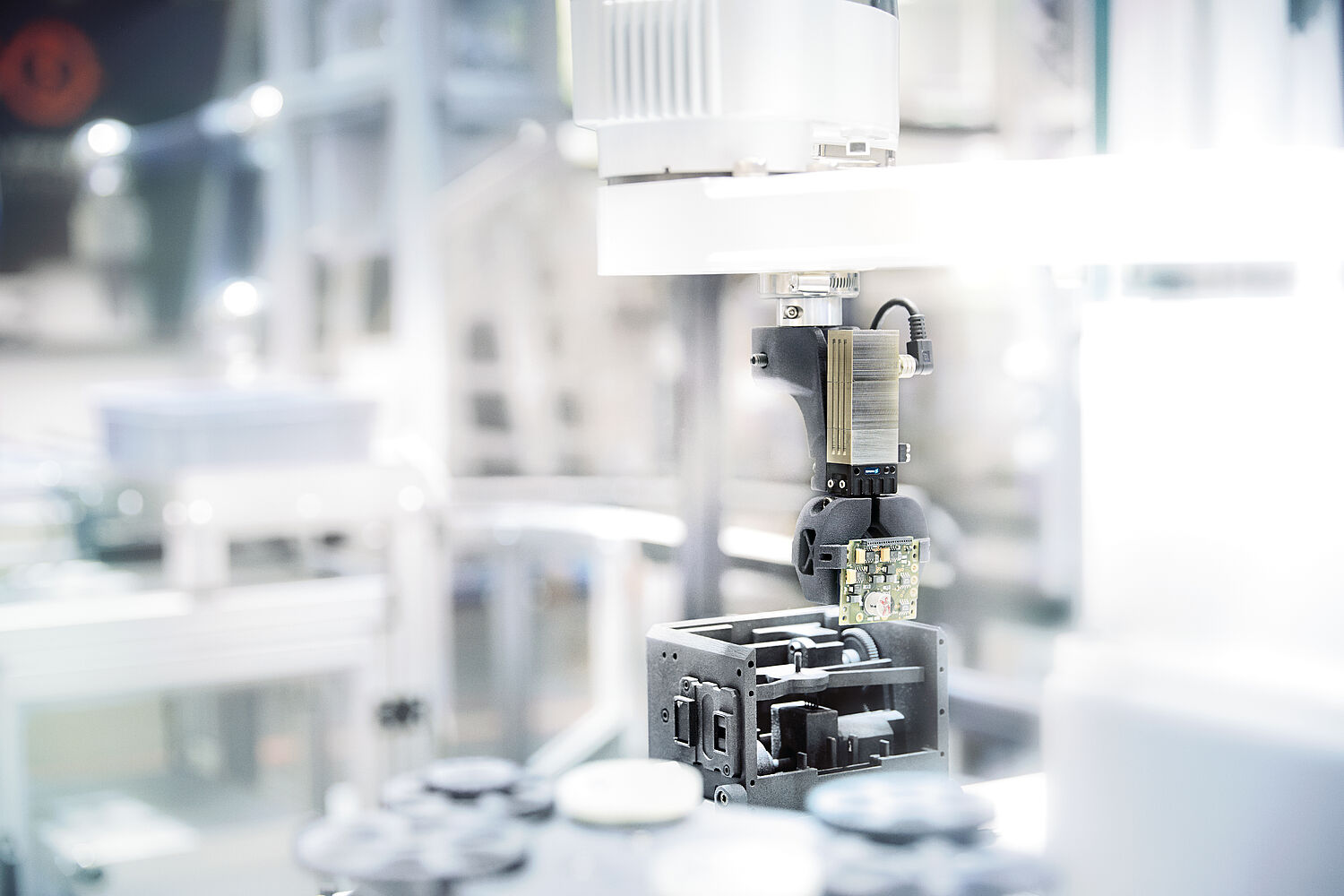 來自 Faulhaber 的 4 極無刷電機，用於 schunk 夾持器細節
